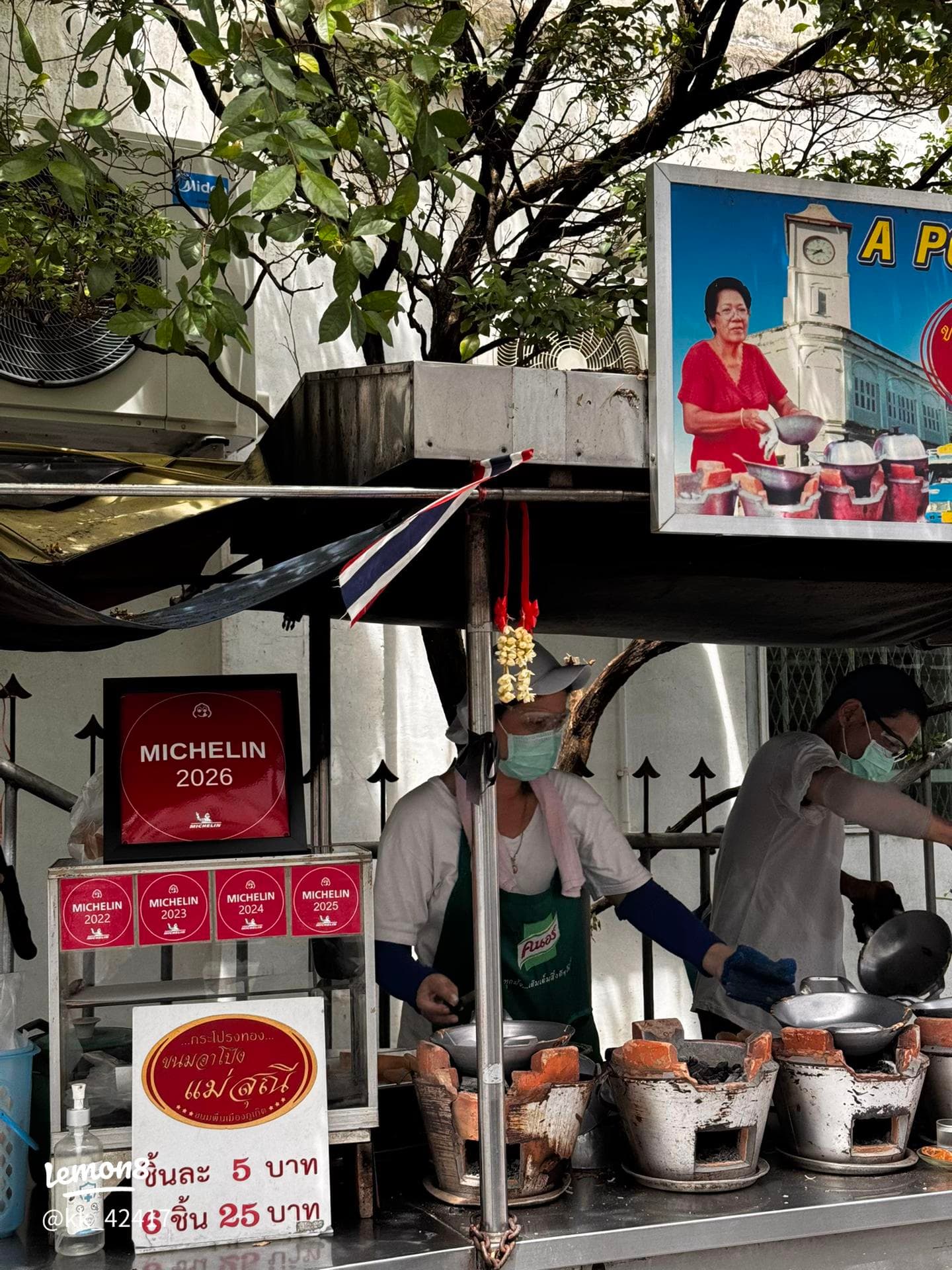 A-Pong Mae Sunee: The Legendary Charcoal-Baked Crispy Crêpe of Phuket Old Town
